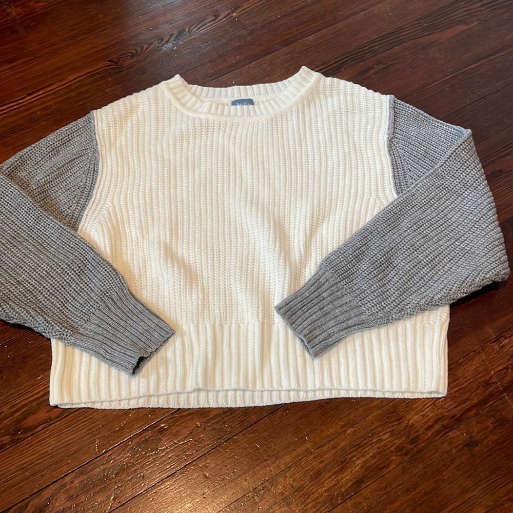 Neely Women’s White and Gray Sweater Size S